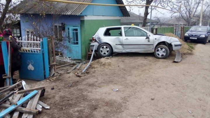 У погибшей под колесами автомобиля беременной женщины осталось 2 детей. Фото: Deschide.md
