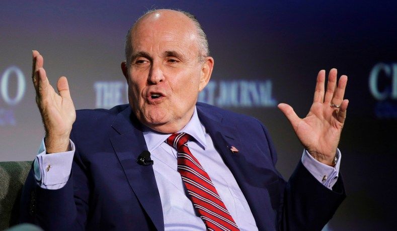 Джулиани заявил, что даст показания в Конгрессе лишь с согласия Трампа.