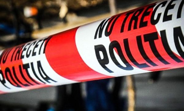 Un barbat a murit dupa ce s-a aruncat de la etajul 5 al unui bloc de locuit din capitala. Foto: protv.md