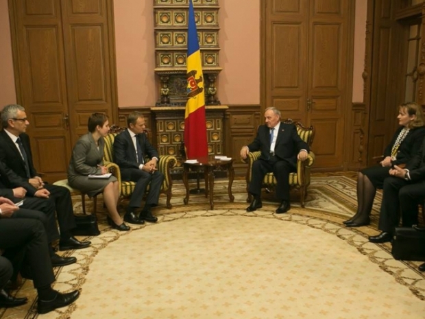 Șeful statului a mai avut întrevederi cu mareșalul Seimului, Ewa Kopacz, și cu președintele Senatului, Bogdan Borusewicz.