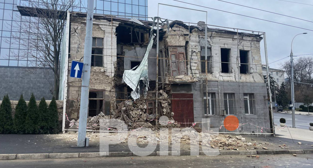 В Кишиневе обрушилось аварийное здание.