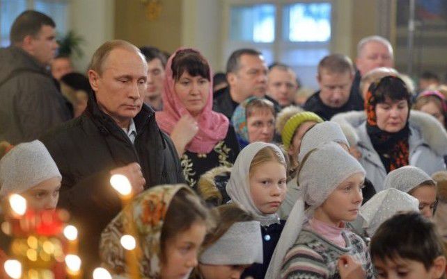 Preşedintele rus Vladimir Putin a venit şi de această dată singur la slujba de Crăciun.