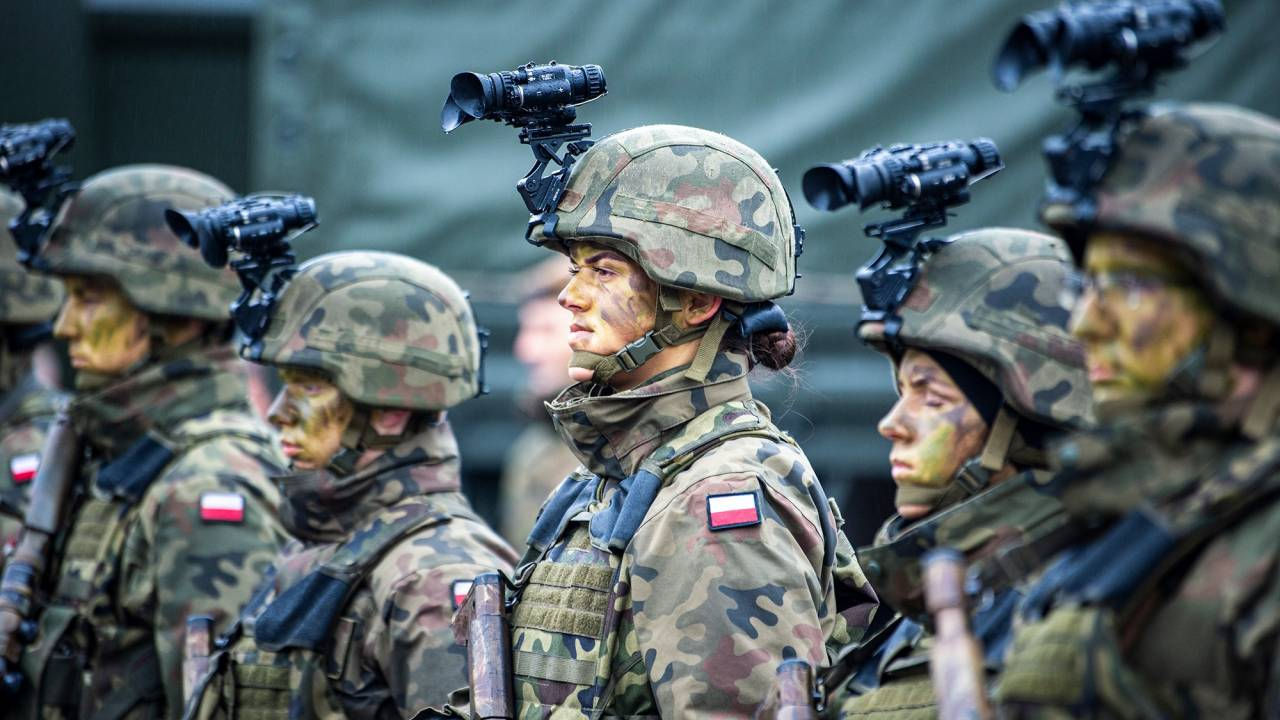 Польша увеличит численность своей армии до 220 тысяч человек.