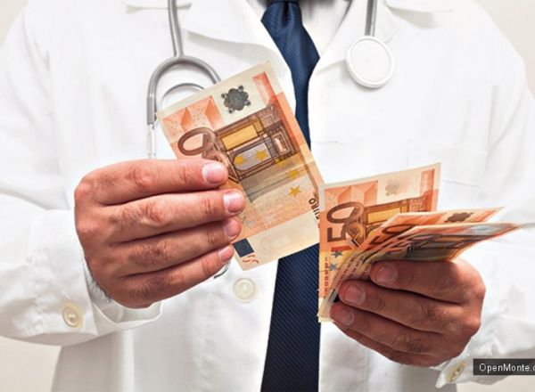 По словам представителей ведомства, они лишь участвовали в разработке стратегии реформирования юстиции.