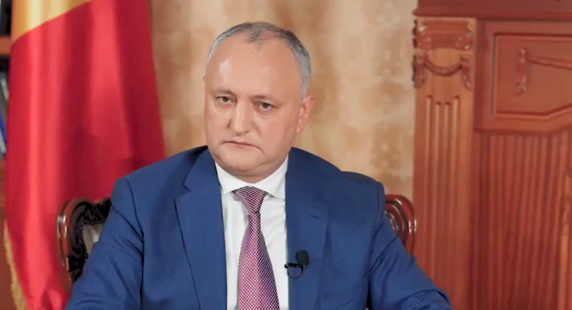 Додон призвал Санду взять на себя ответственность за ситуацию в стране. 