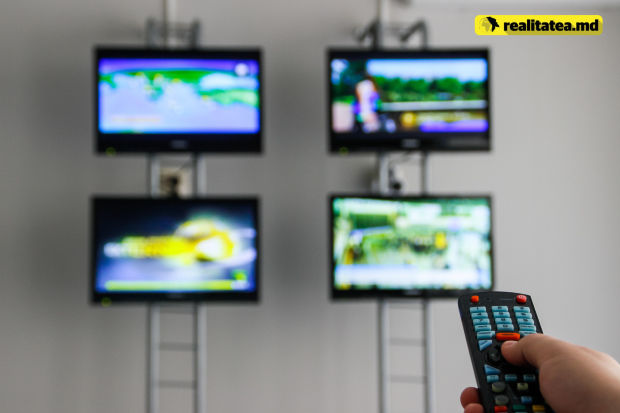 Trecerea la televiziunea digitală terestră și sistarea transmisiunilor analogice a fost amânată până la finele anului 2017.