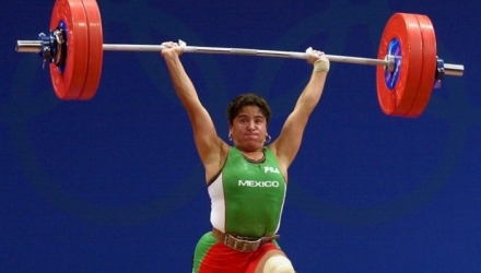 Halterofila Soraya Jimenez, prima sportivă mexicană campioană olimpică, a încetat din viaţă, în urma unui infarct miocardic.