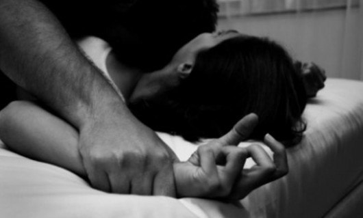Un moldovean a fost condamnat la 4 ani de închisoare pentru violență în familie și agresiune sexuală asupra soției.