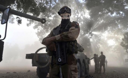 Intervenţia francezilor a reuşit să pună capăt ofensivei insurgente, obligându-i pe rebeli să se refugieze în zonele deşertice.