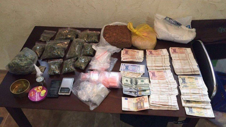 Mai mulți medici, polițiști și chelneri din câteva cluburi ale Capitalei au fost reținuti pentru trafic de droguri într-o operațiune a Procuraturii Generale în comun cu IGP.