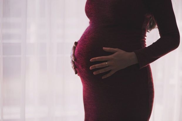 Mesajul postat de o tânără: Plănuiam să avortez chestia asta din mine. Foto simbol: antena3.ro