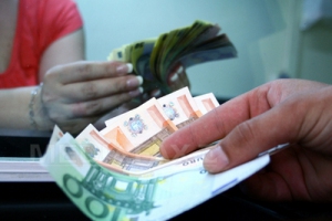 Valoarea transferurilor de bani din străinătate efectuate de persoanele fizice prin sistemul bancar a crescut