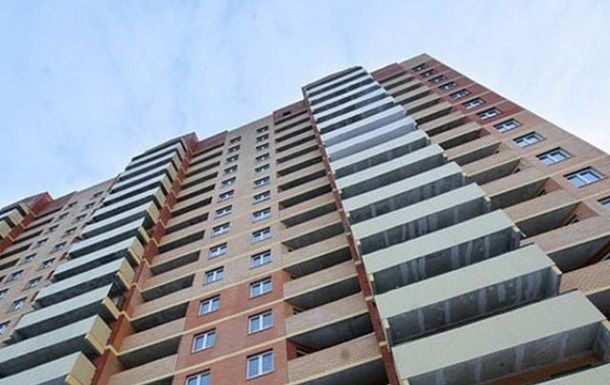 В Киеве ребенку разбили голову выброшенным из окна апельсином.