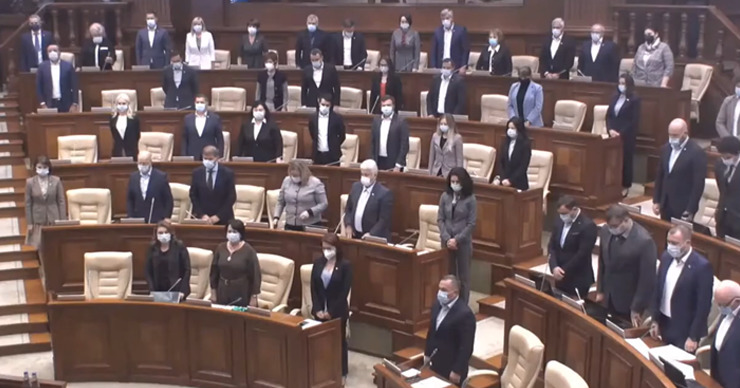 В парламенте почтили минутой молчания память жертв теракта в Перми.