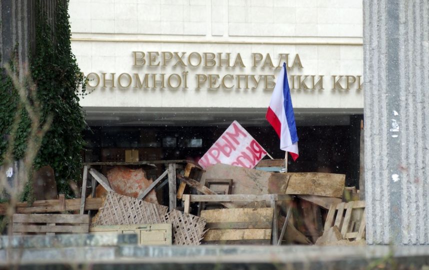 Свое обращение крымские депутаты адресовали президенту РФ Владимиру Путину, а также российскому парламенту.
