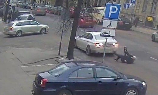 В Вильнюсе автомобиль BMW сбил бывшего мэра Каунаса.