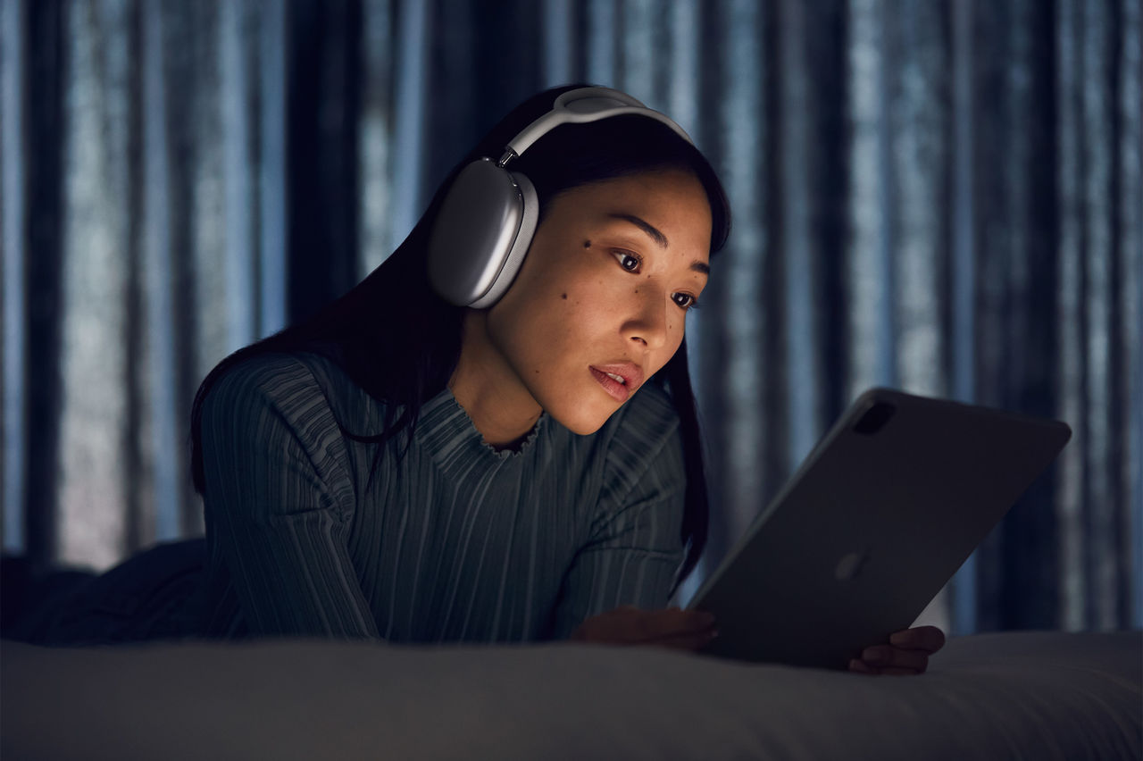 Apple представила полноразмерные наушники AirPods Max с чипом H1.