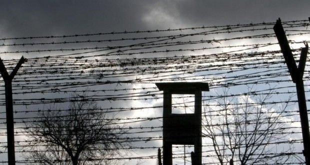 Doi consuli şi un civil riscă puşcărie: Învinuirile ce li se aduc