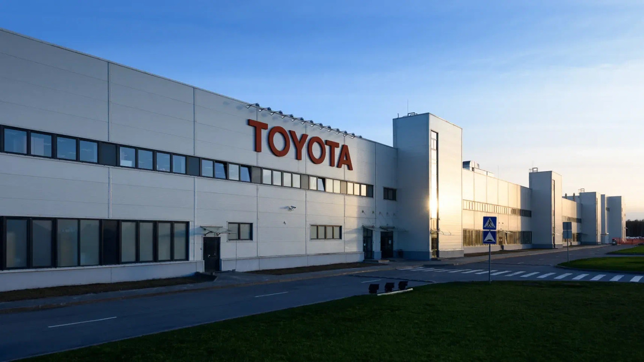 Из-за землетрясения в Японии приостановлена работа заводов Toyota