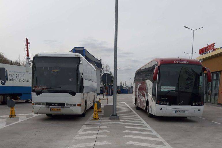 Молдавские пограничники сопроводили до границы автобус с 23 украинцами.