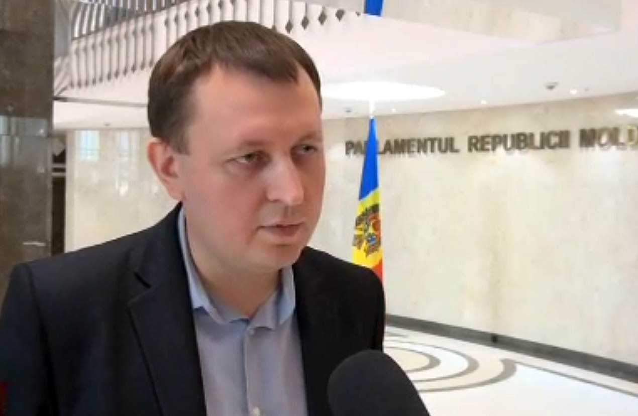 ПКРМ потребовала провести парламентские слушания с участием премьера Юрия Лянкэ для получения разъяснений по указанному вопросу.