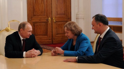 Numărul simpatizanţilor Rusiei a scăzut dramatic în Moldova după ce liderul de la Kremlin, Vladimir Putin, a dat mâna cu socialistul Igor Dodon.