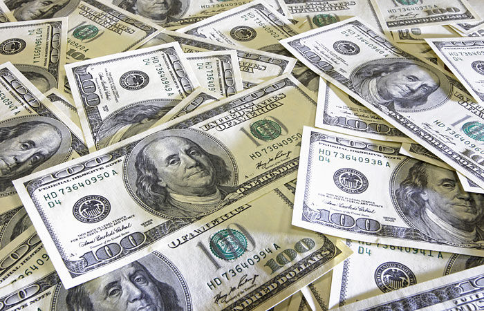 НБМ продал из резервов 185 млн долларов, чтобы сбалансировать валютный рынок.