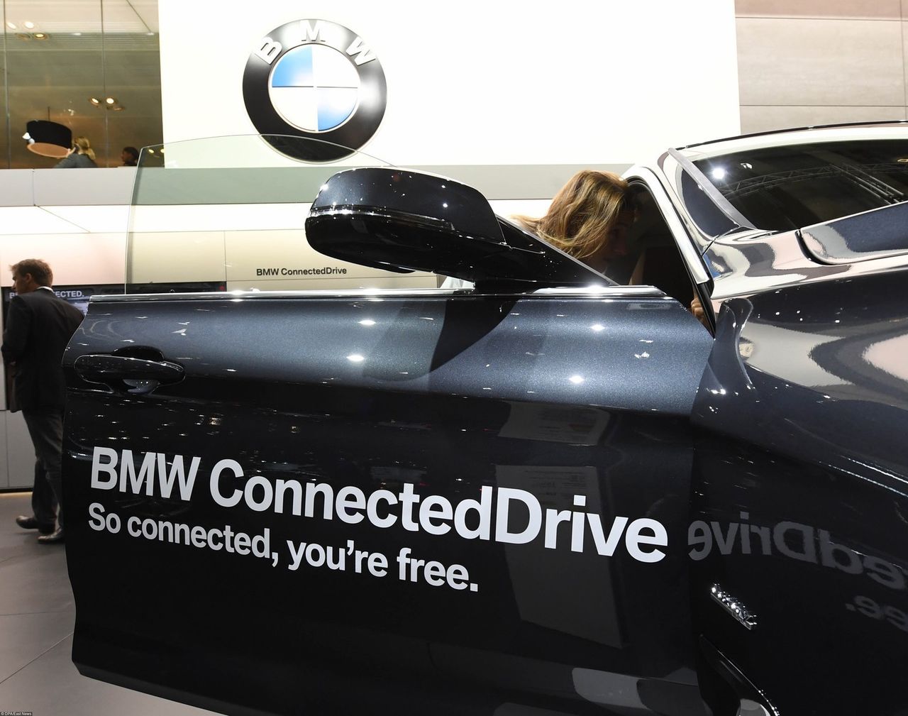 BMW выпустит на дороги беспилотные авто.