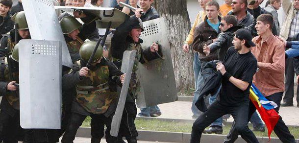 Aproape 90 de mii de lei vor fi alocații din fondul de rezervă victimelor protestelor din 7 aprilie 2009. Foto: cana3.md