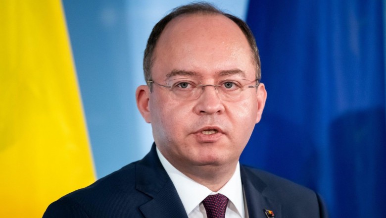 МИД Румынии призвал граждан немедленно покинуть территорию Украины.