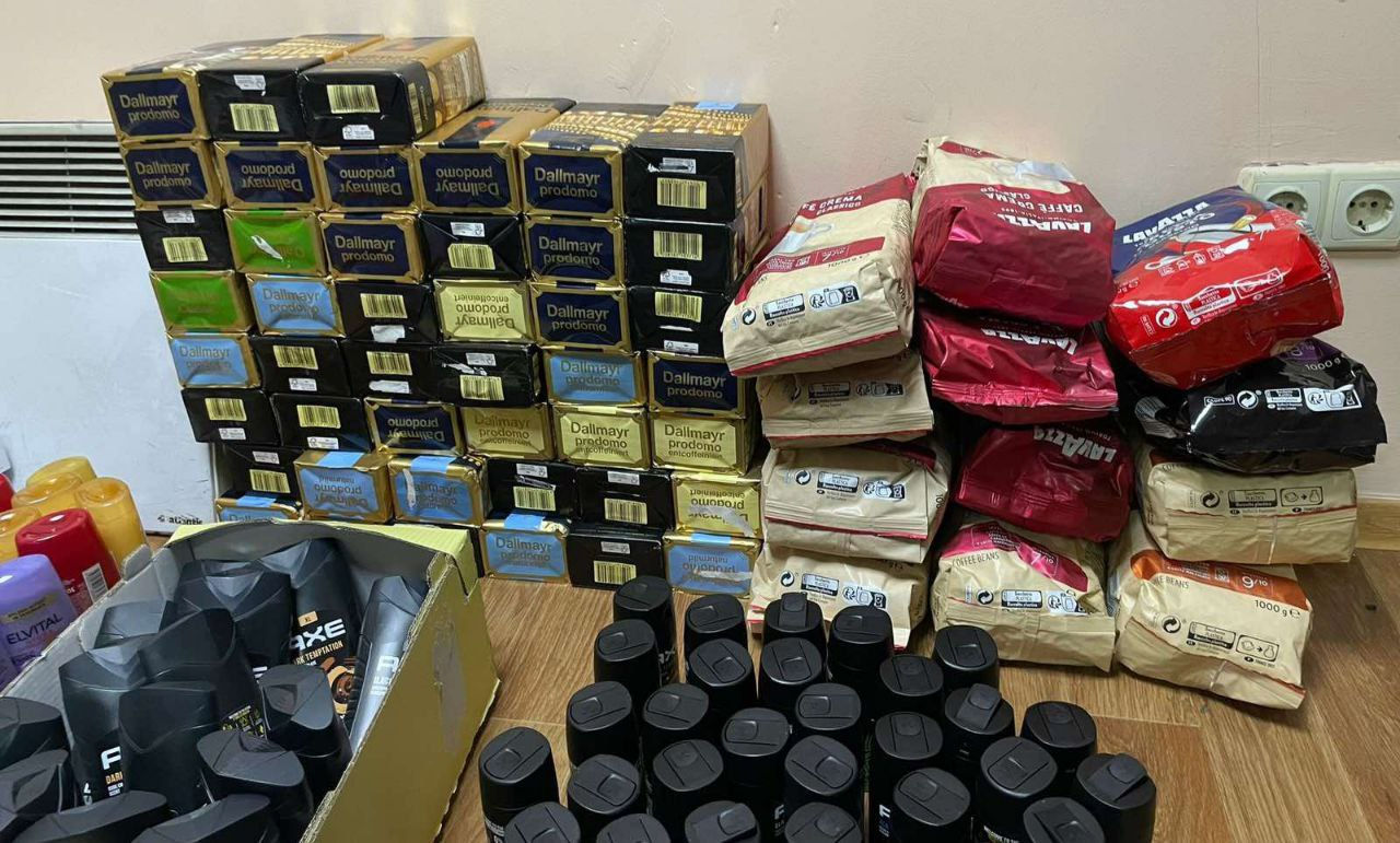 На таможне в Леушенах задержали партию контрабандных продуктов.