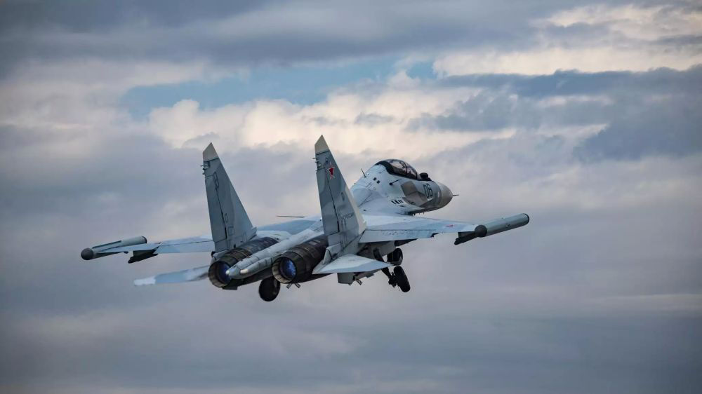 CBS смоделировал столкновение дрона США и самолета Су-25 над Черном море.