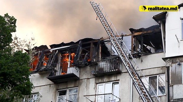 Acoperişul mansardei din sectorul Botanica, care a ars la 1 mai curent, va fi construit până la începutul lunii septembrie, după care vor fi executate celelalte etape ale construcţiei.