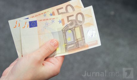 Pe locul doi se află sărăcia (12%), care însă păleşte pe lângă culmile atinse de corupţie.