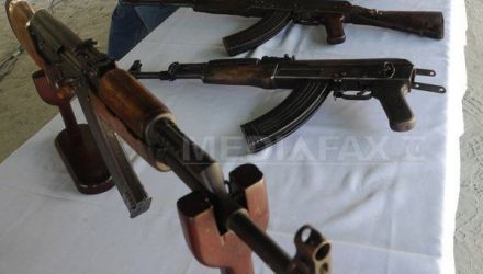 Dzirkaln s-a referit, în special, la livrarea noilor avioane de antrenament, Yak-130, expuse la salonul aeronautic.