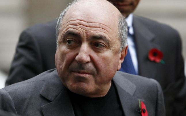 Unul dintre prietenii oligarhului rus Boris Berezovski, afirmă ca omul de afaceri a fost strangulat.