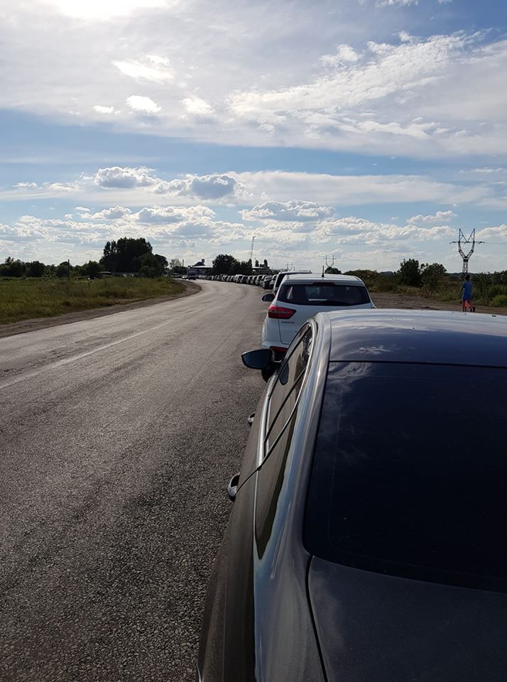 На молдо-украинской границе образовались огромные очереди .