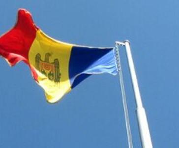 Primul drapel de dimendiuni uriaşe a fost arborat în Capitală