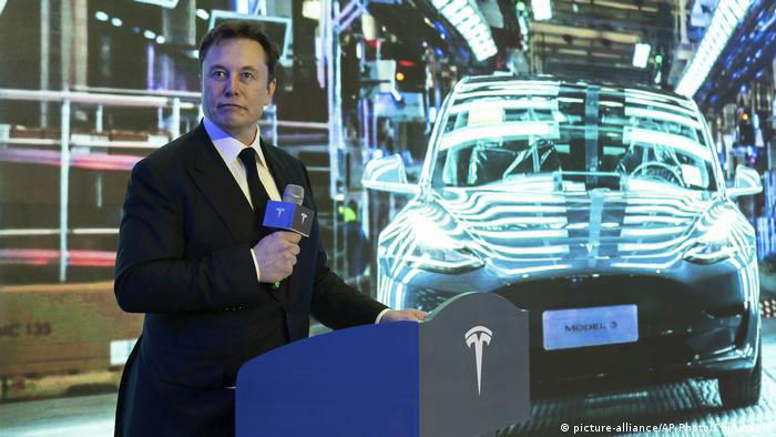 Маск назвал заводы Tesla "печами для денег".
