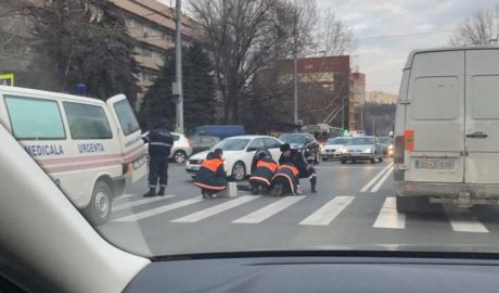 Pieton accidentat pe strada Alecu Russo din capitală. Foto: facebook.com/Эмиль Милев