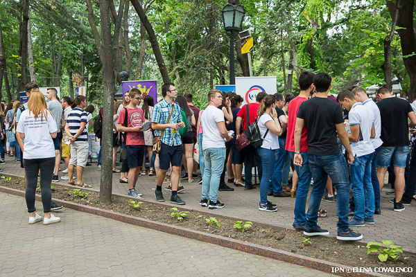 Chișinău: Zeci de absolvenți, la Târgul Universităților din România