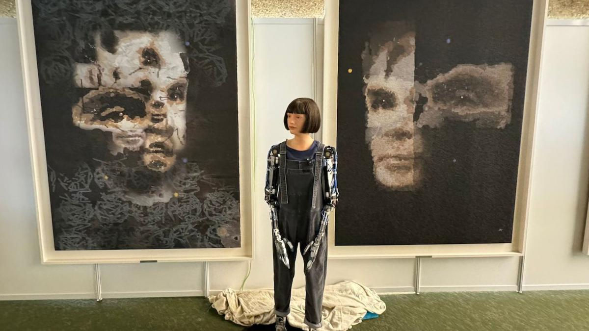 Un tablou creat de un robot,  prezentat în premieră la licitația Sotheby's.