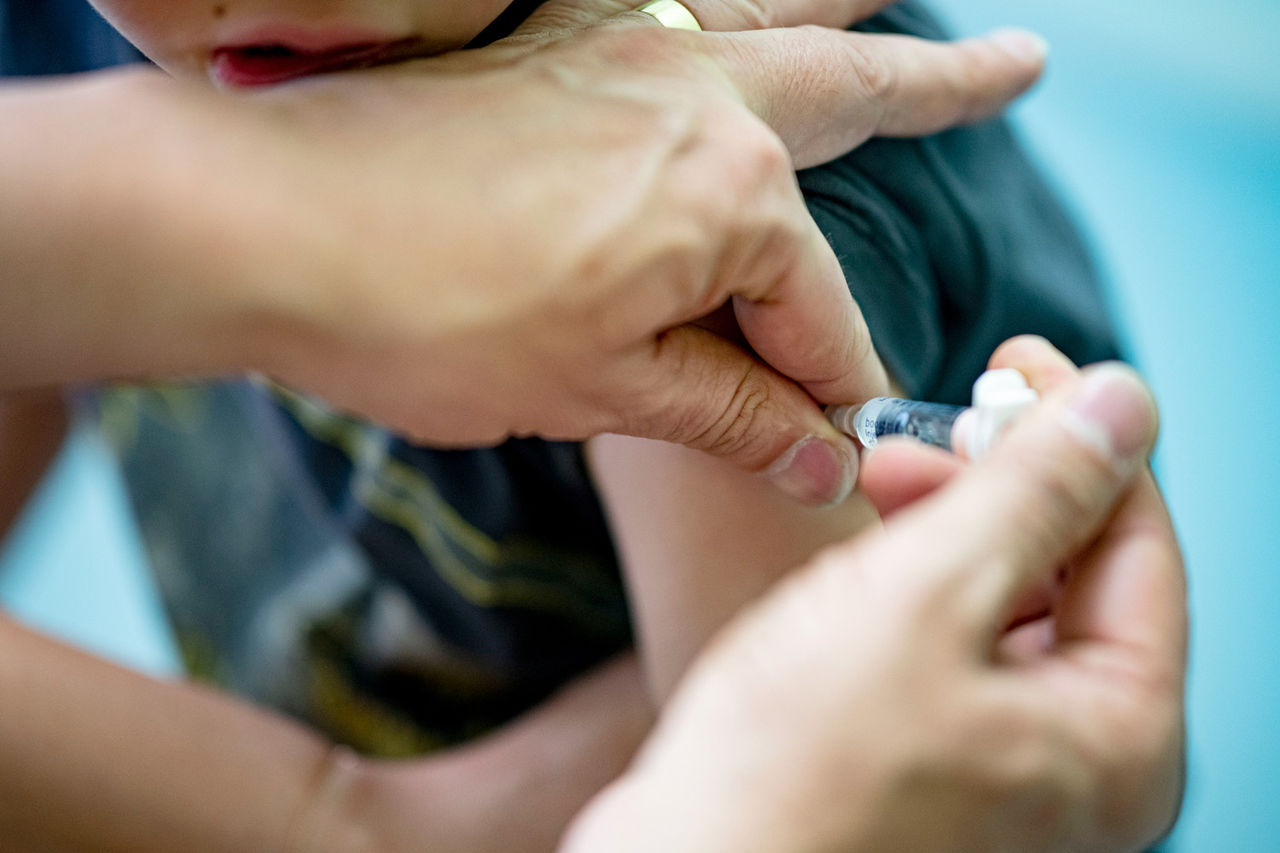 Ученые выяснили лучшее время суток для вакцинации.