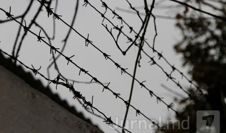 Один из них был приговорен к пожизненному заключению, его сообщник получил 17 лет тюремного заключения.