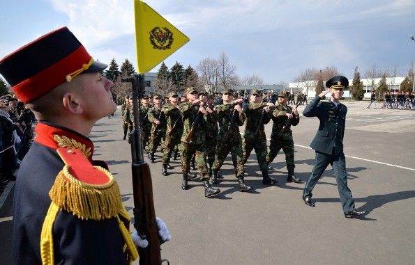 Peste 200 de tineri soldaţi au depus astăzi jurământul militar în garnizoanele Chişinău şi Bălţi. Foto: army.md