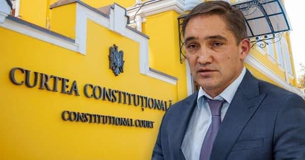 Решение об увольнении Стояногло примет Конституционный суд.