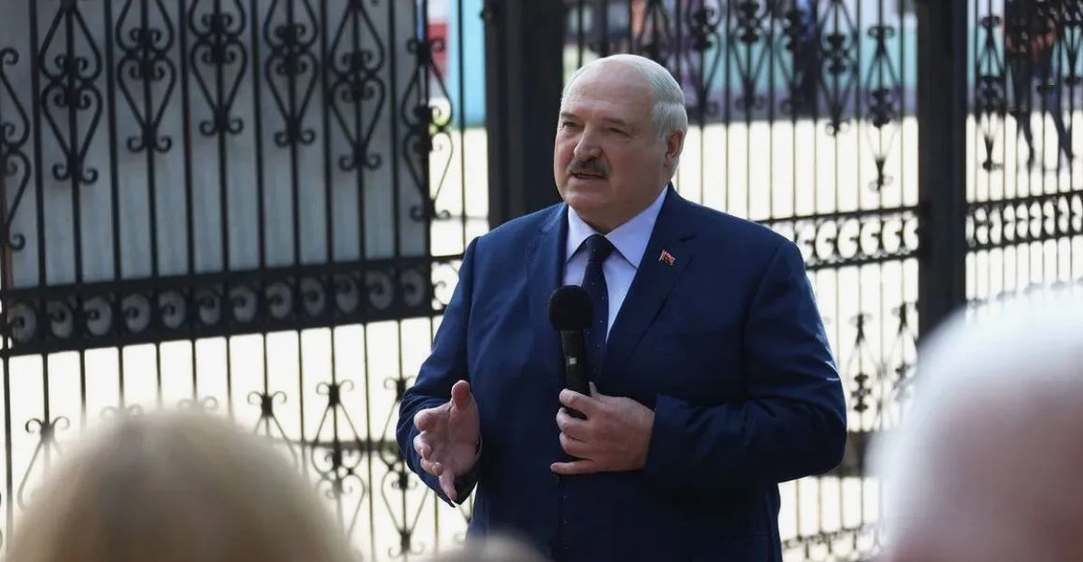 Лукашенко о возможности войны: Батька батькой, а шарахнуть может.