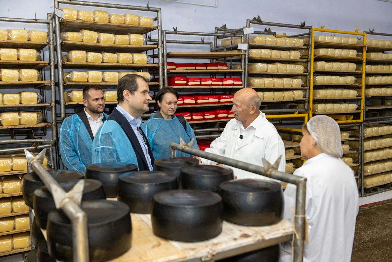Тофан хочет видеть на полках больше молдавских молочных продуктов и меньше импорта.