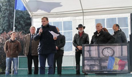 Всего в воскресной акции приняли участие около 400 человек.