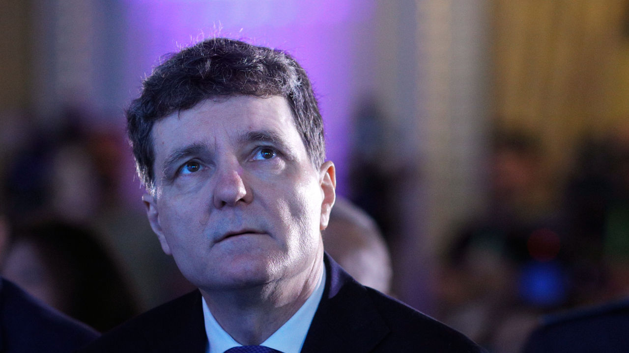 Dan ia în considerare cel puțin două candidaturi pentru rolul de premier tehnocrat.